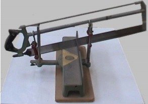 منشار ذو صندوق القطع المائل للزوايا