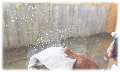 وضع ورق صنفرة علي الزجاج
