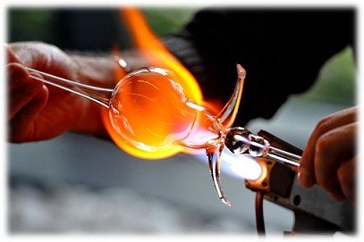 صناعة الزجاج ... الفن مقترن بالعلم